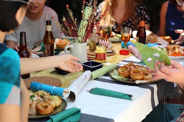 food and beverage dining preferences people eating dinner together at restaurant